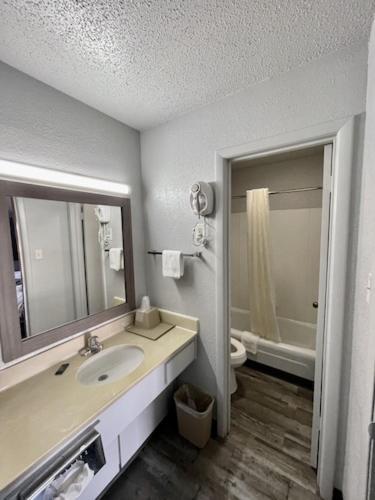 Delux Inn Cleburne Exteriör bild
